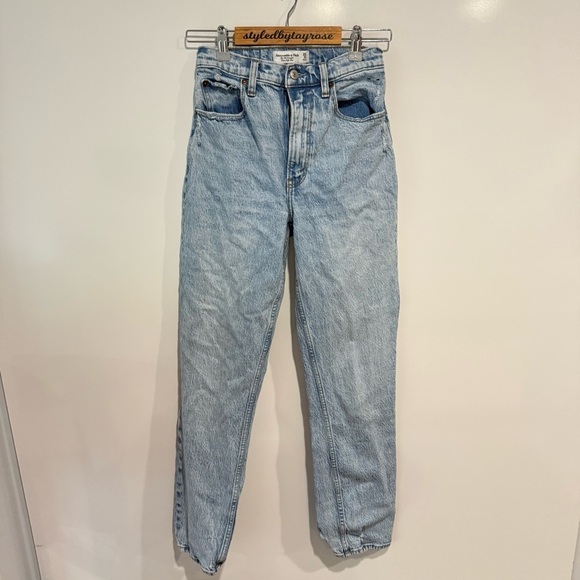 Abercrombie & Fitch Curve Love Ultra High Rise 90’s Straight Jean - Picture 7 of 7